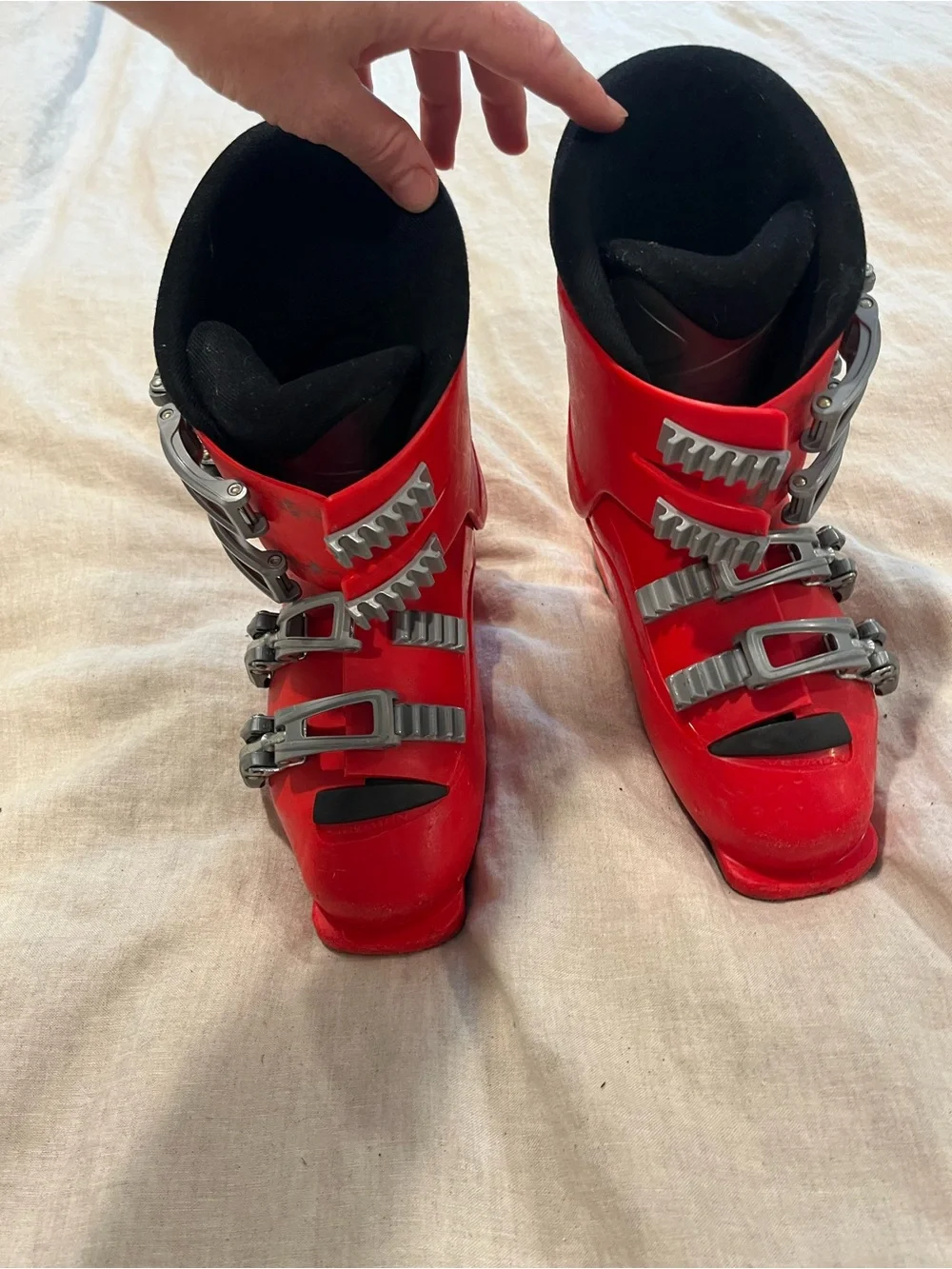 Salomon 20.0 Red Kids Ski Boots with Silver Buckle, 247 mm